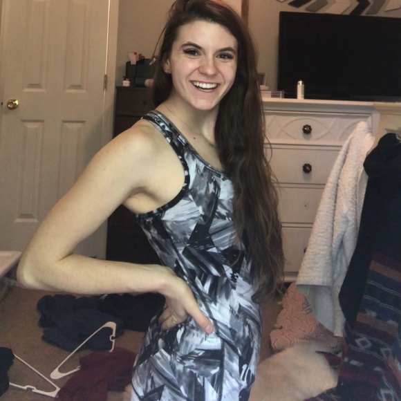 Small workout tank top - Picture 3 of 4